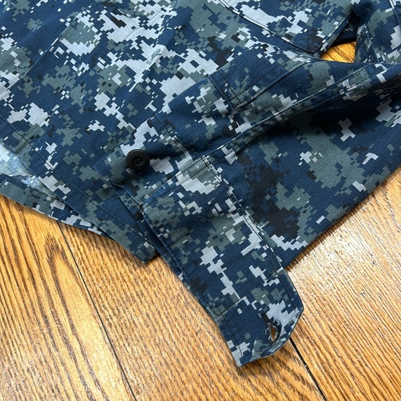 U S Navy military jacket. Blue and gray digital camo print. Size XS. - Picture 6 of 8